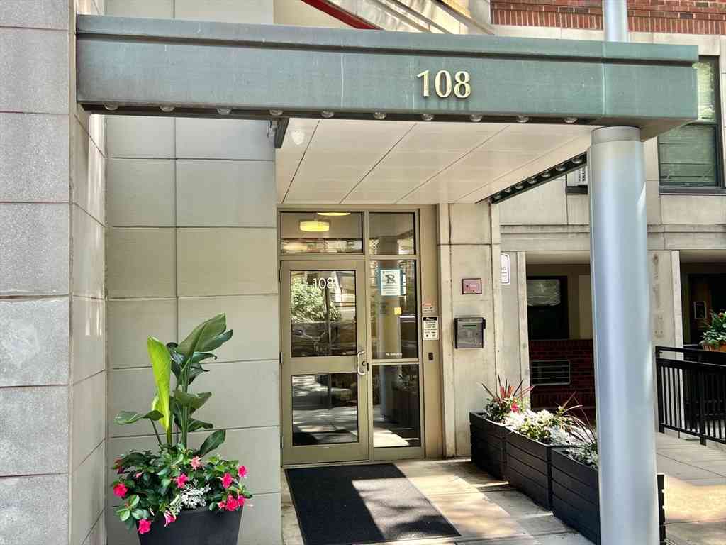 Condo For Rent - 108 Peterborough #4H<br/> Boston, MA 02215