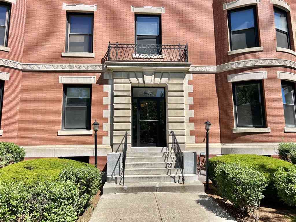 Condo For Rent - 1060 Beacon #6<br/> Brookline, MA 02446