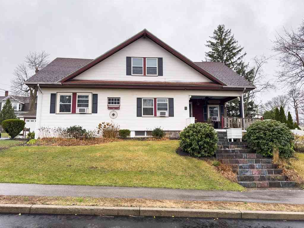 Apartment For Rent - 5 Atherton St #2<br/> Braintree, MA 02184
