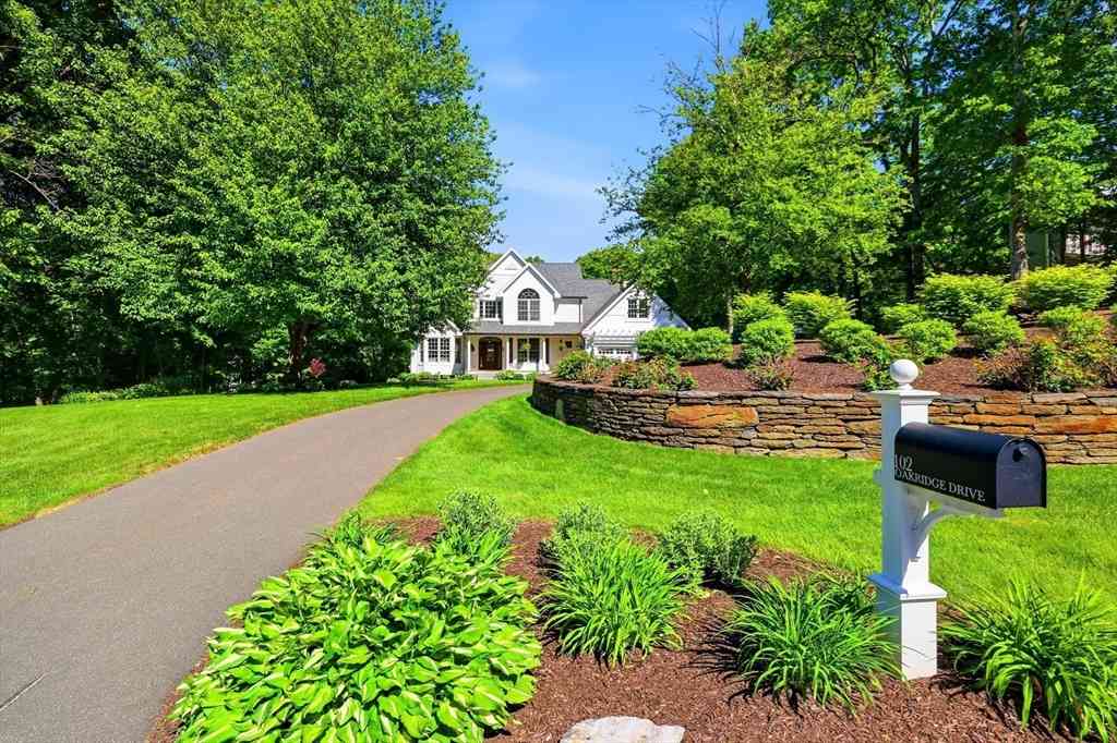 Homes For Sale - 102 Oakridge Drive<br/> Hampshire County, Belchertown, MA 01007