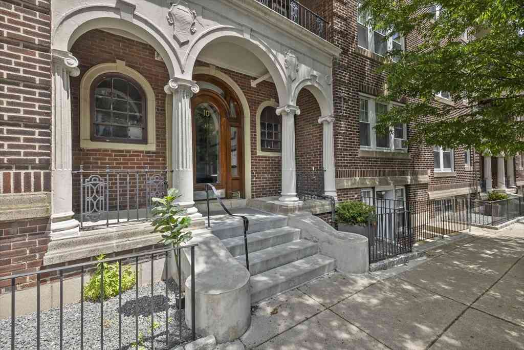 Condo For Sale - 10 Melvin Ave #7<br/> Boston, MA 02135