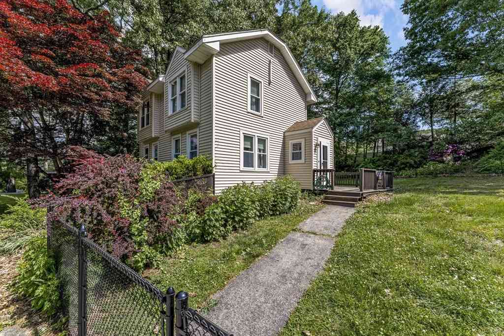 Homes For Sale - 11 Scenic Ave<br/> Worcester County, Webster, MA 01570