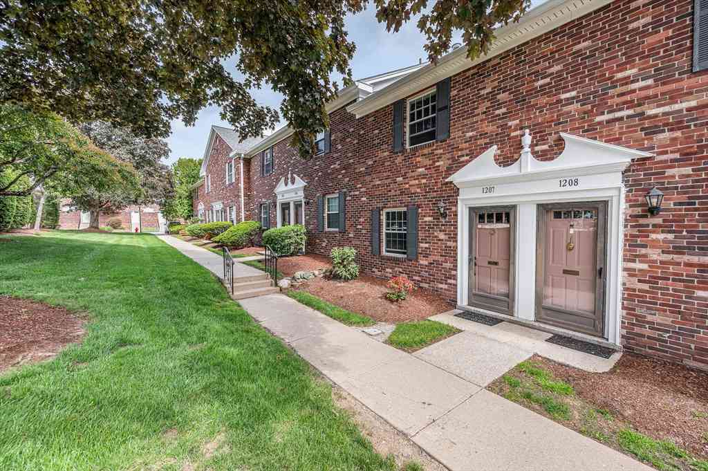 Condo For Sale - 1207 Windsor Dr #1207<br/> Framingham, MA 01701