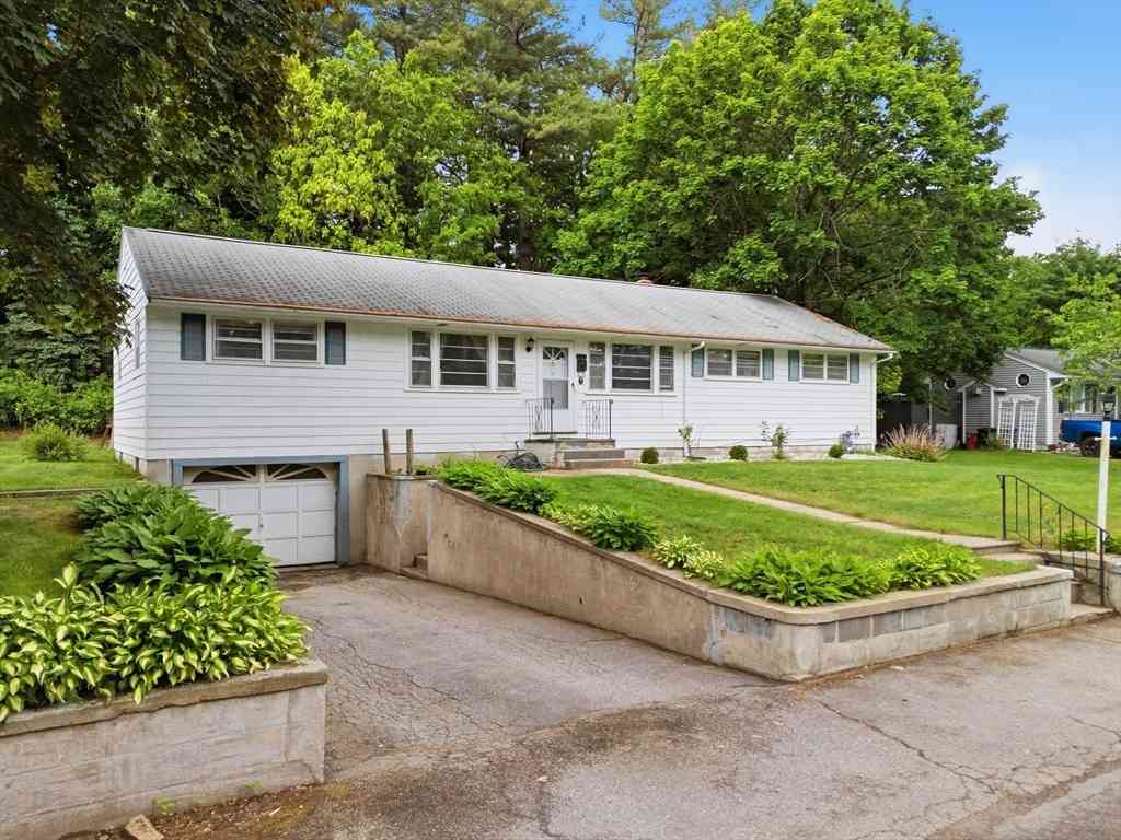 Homes For Sale - 11 Mcfarlin Rd<br/> Middlesex County, Chelmsford, MA 01824