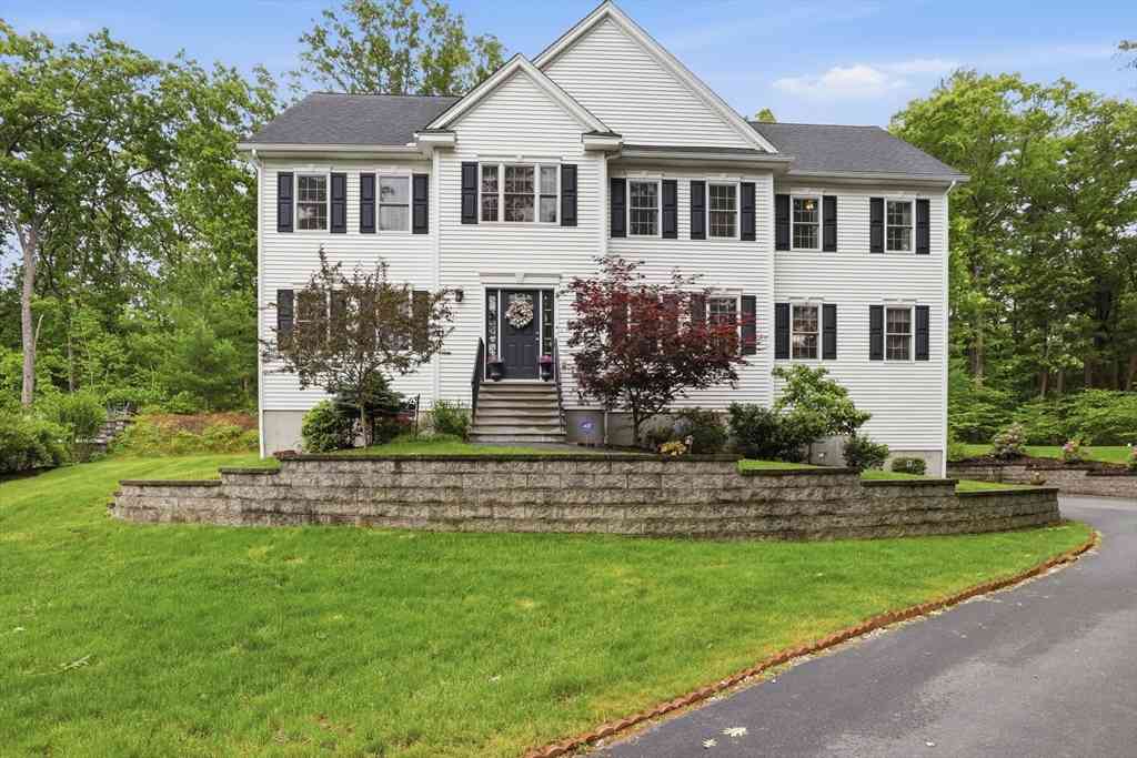 Homes For Sale - 4 Murray Hill Circle<br/> Middlesex County, Wilmington, MA 01887