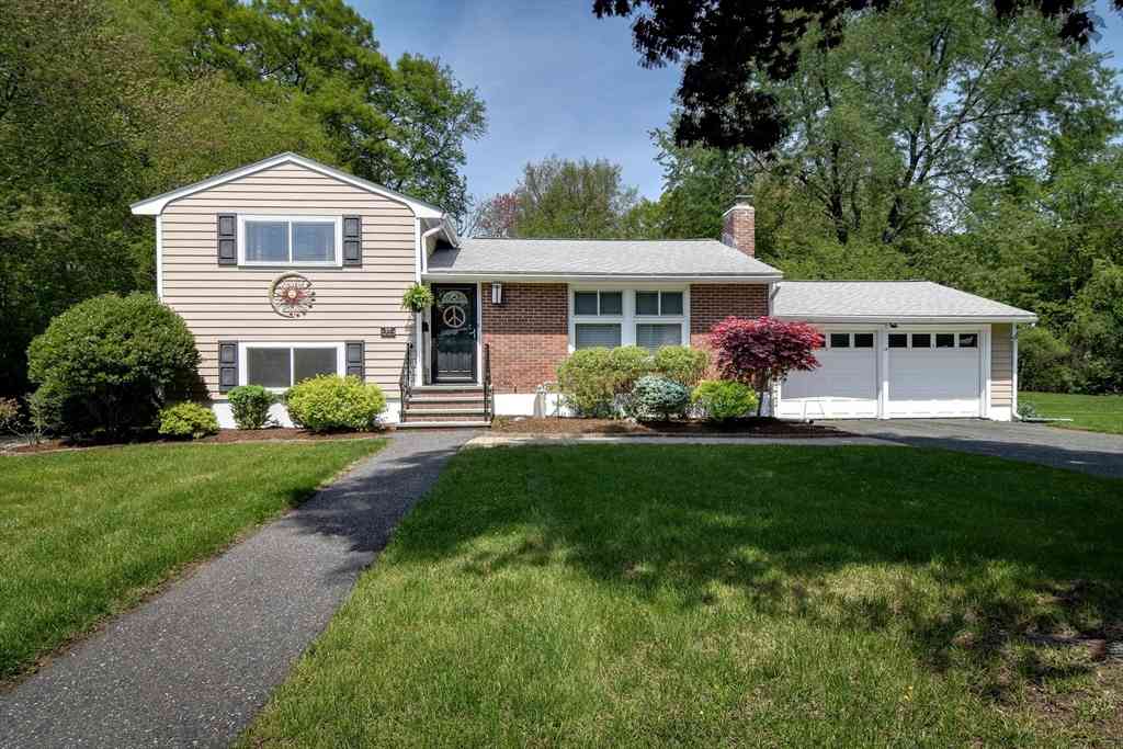 Homes For Sale - 29 Little Tree Lane<br/> Framingham, MA 01701