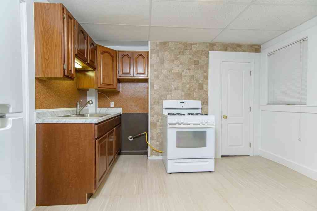 Apartment For Rent - 79 School St #1ST FL FR<br/> Webster, MA 01570
