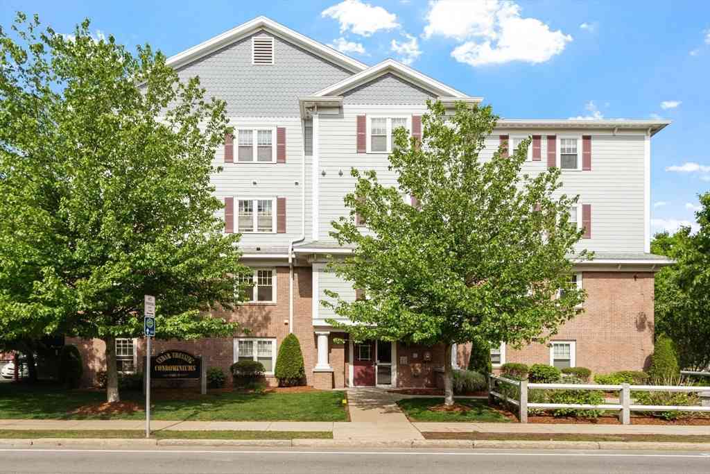 Condo For Sale - 185 Essex St #1A<br/> Melrose, MA 02176