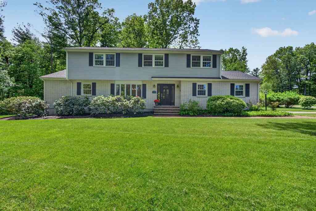 Homes For Sale - 28 Algonquin Ave<br/> Andover, MA 01810