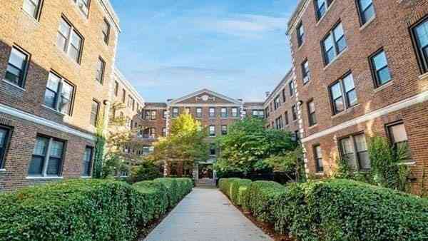 Condo For Sale - 66 Queensberry #420<br/> Boston, MA 02115
