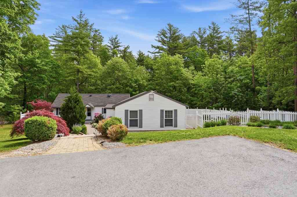 Homes For Sale - 11 Mt Paul Road<br/> Middlesex County, Tyngsboro, MA 01879