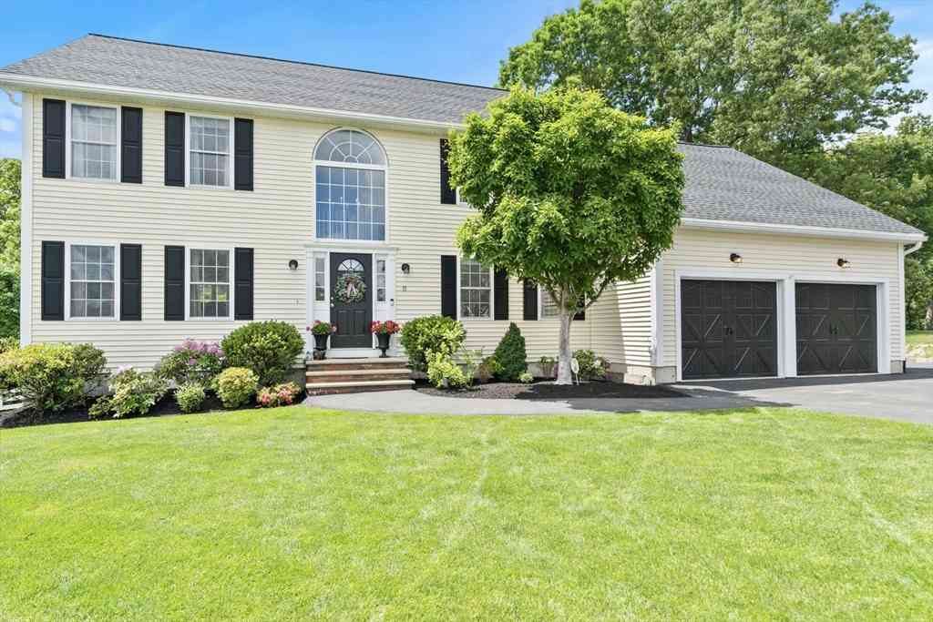 Homes For Sale - 15 Cronin Way<br/> Middlesex County, Woburn, MA 01801