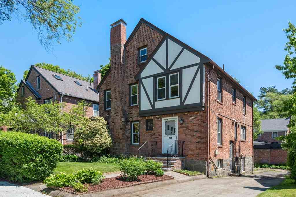 Homes For Sale - 261 Russett Rd<br/> Brookline, MA 02467
