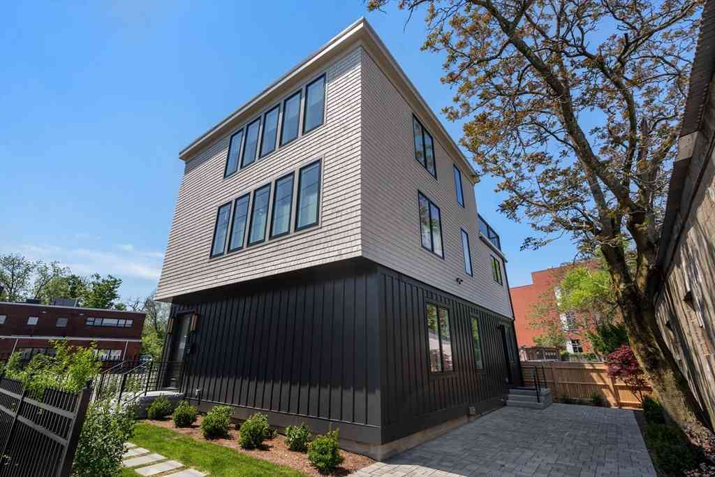 Homes For Sale - 17 Smith Place<br/> Middlesex County, Cambridge, MA 02138