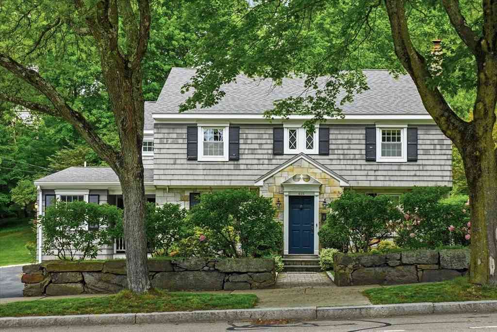 Homes For Sale - 625 Beacon St<br/> Newton, MA 02459