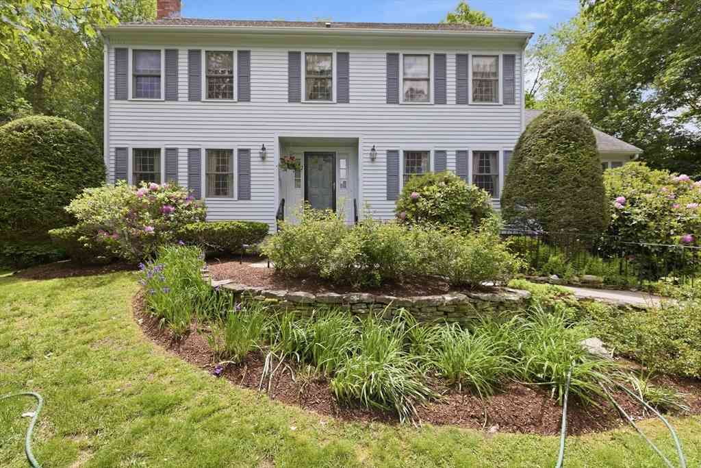 Homes For Sale - 1 Battleview Circle<br/> Lexington, MA 02420