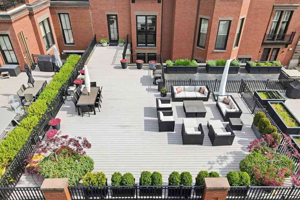 Condo For Sale - 128 Beacon Street #B<br/> Boston, MA 02116