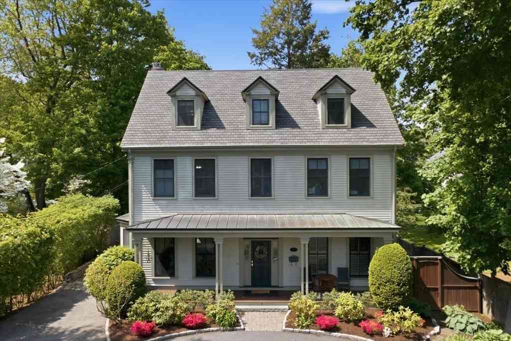Homes For Sale - 7 Locust Ave<br/> Lexington, MA 02421