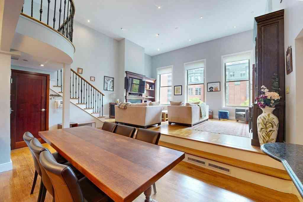 Condo For Sale - 201 Newbury St #204<br/> Boston, MA 02116