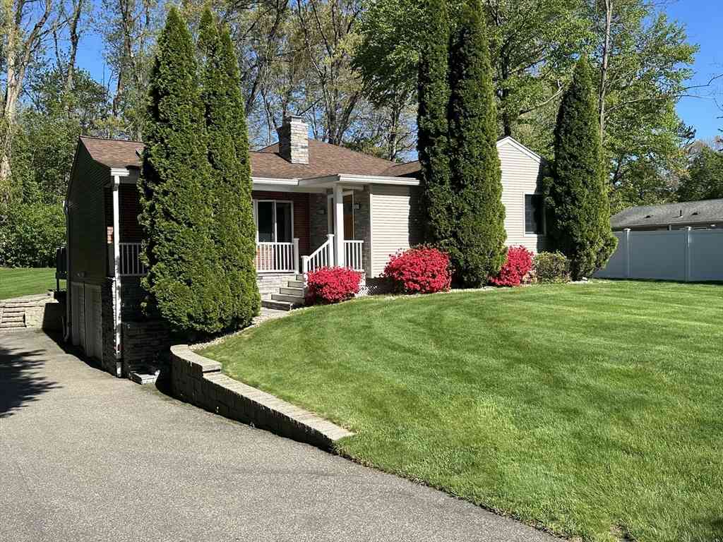 Homes For Sale - 17 Pioneer Drive<br/> Longmeadow, MA 01106