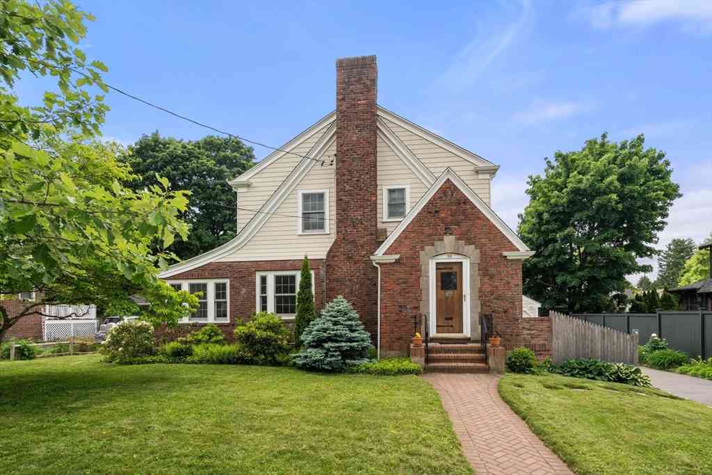 Homes For Sale - 34 Pleasant St<br/> Middlesex County, Newton, MA 02465