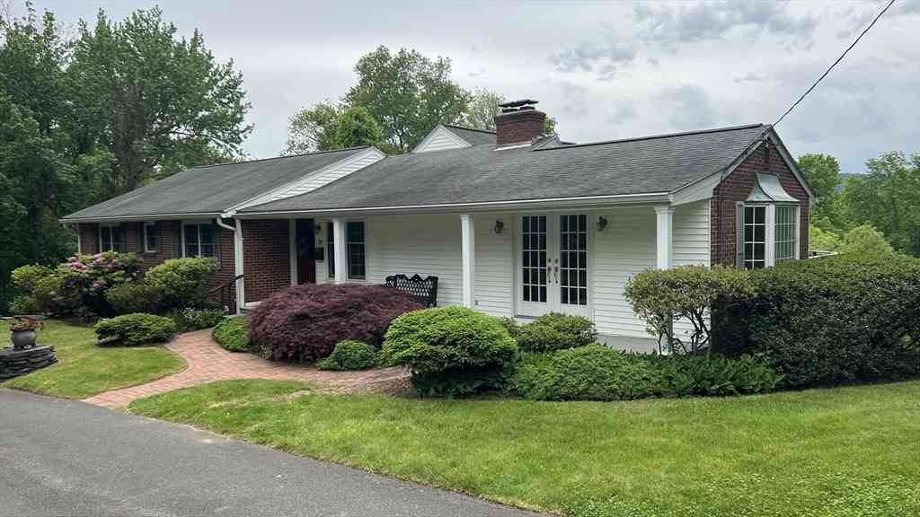 Homes For Sale - 34 Leahey Ave<br/> South Hadley, MA 01075
