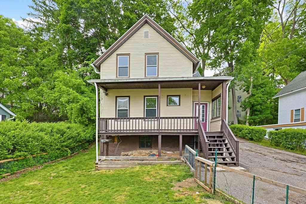 Homes For Sale - 6 Walker Ct<br/> Worcester County, Southbridge, MA 01550