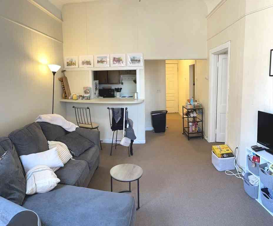 Apartment For Rent - 471 Commonwealth Avenue #2R<br/> Boston, MA 02215