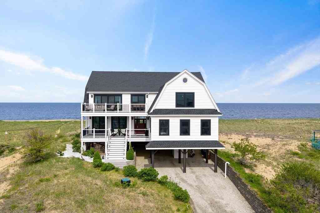 Homes For Sale - 4 35th St<br/> Newbury, MA 01951
