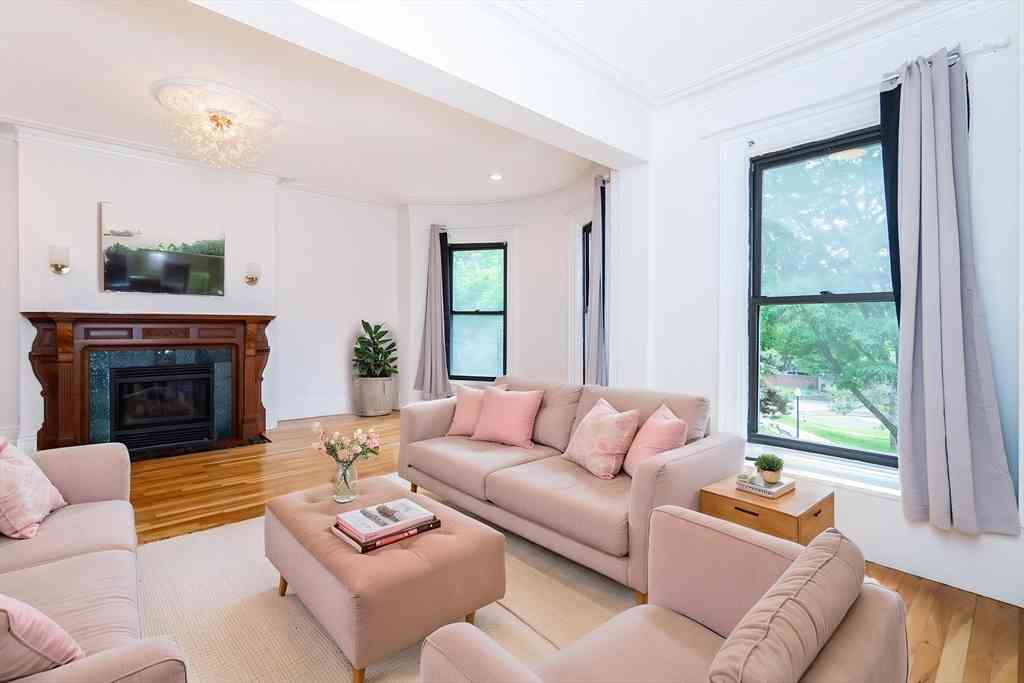 Apartment For Rent - 209 W Newton St #3<br/> Boston, MA 02116