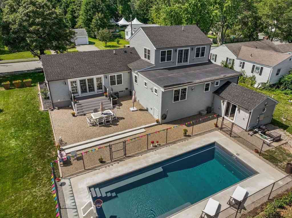 Homes For Sale - 20 Blossom Road<br/> Norfolk County, Braintree, MA 02184