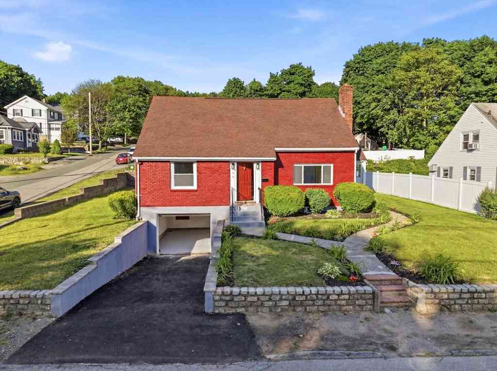 Homes For Sale - 92 Garfield Ave<br/> Middlesex County, Woburn, MA 01801