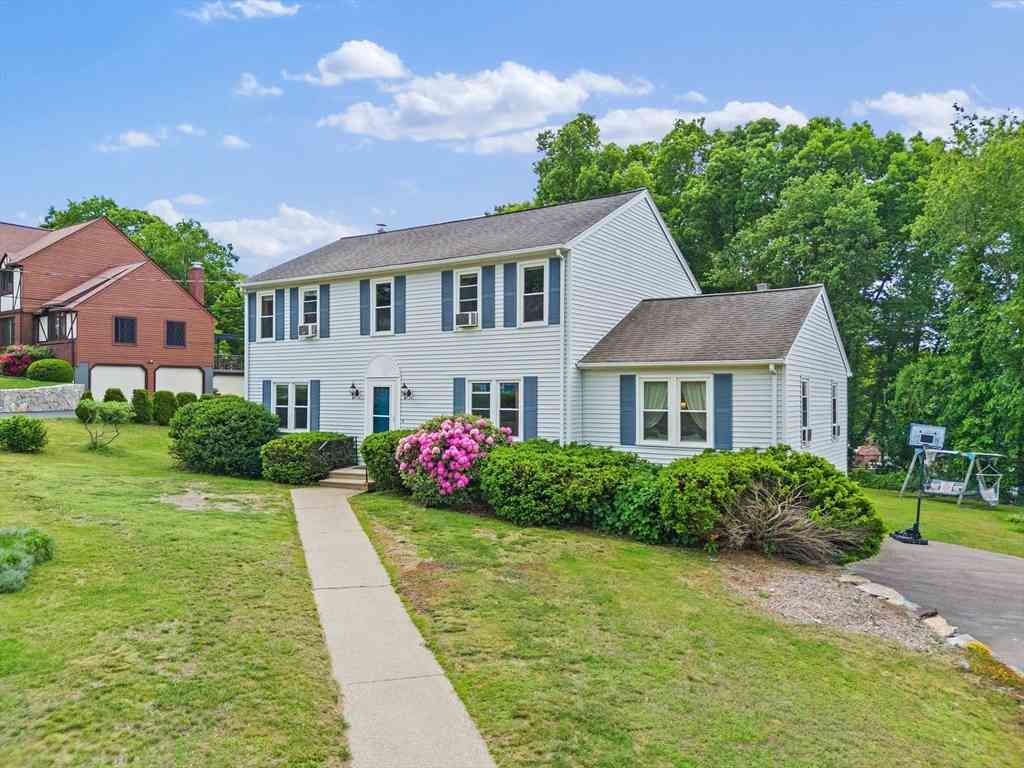 Homes For Sale - 6 Bear Hill Rd.<br/> Milford, MA 01757