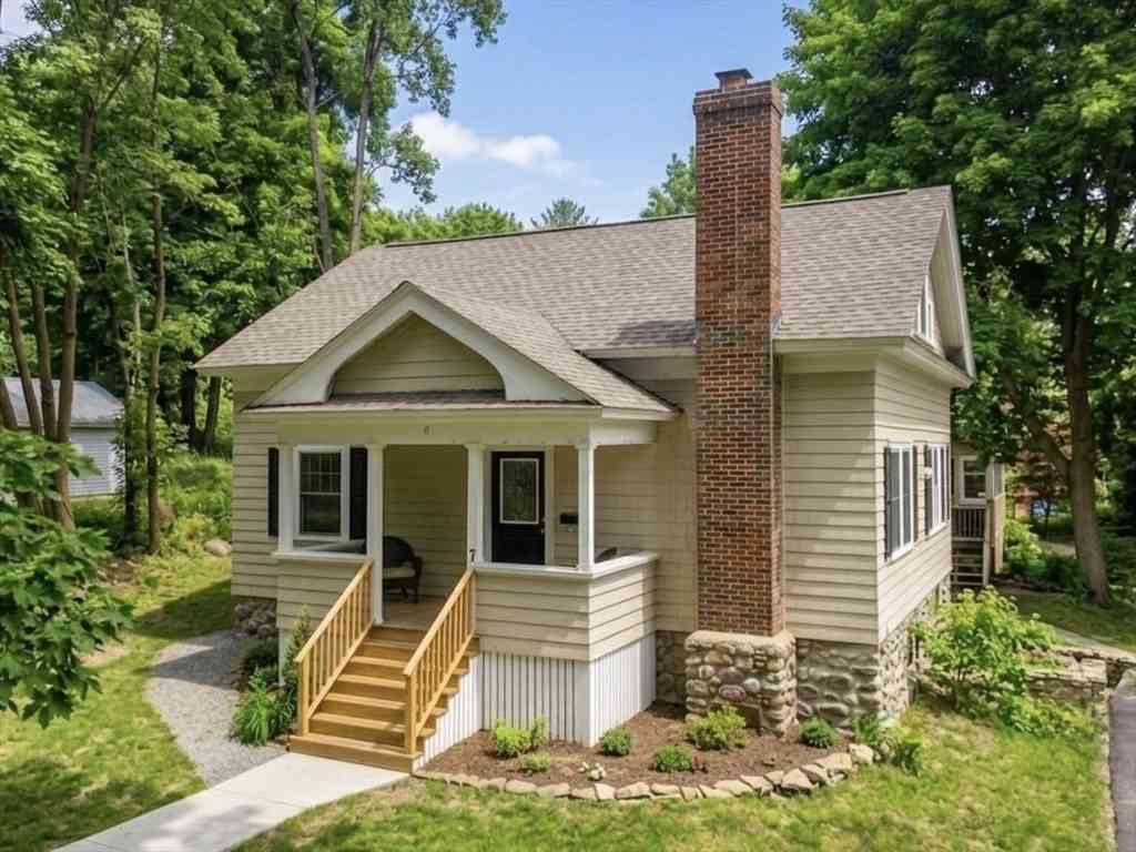 Homes For Sale - 7 Albemarle St<br/> Worcester, MA 01605