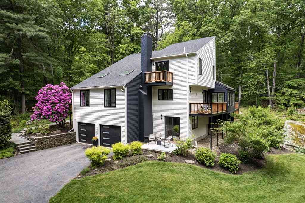 Homes For Sale - 7 Tiffany Trail<br/> Hopkinton, MA 01748