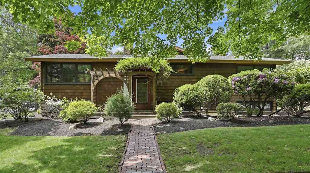 Homes For Sale - 15 Thornberry Rd<br/> Winchester, MA 01890