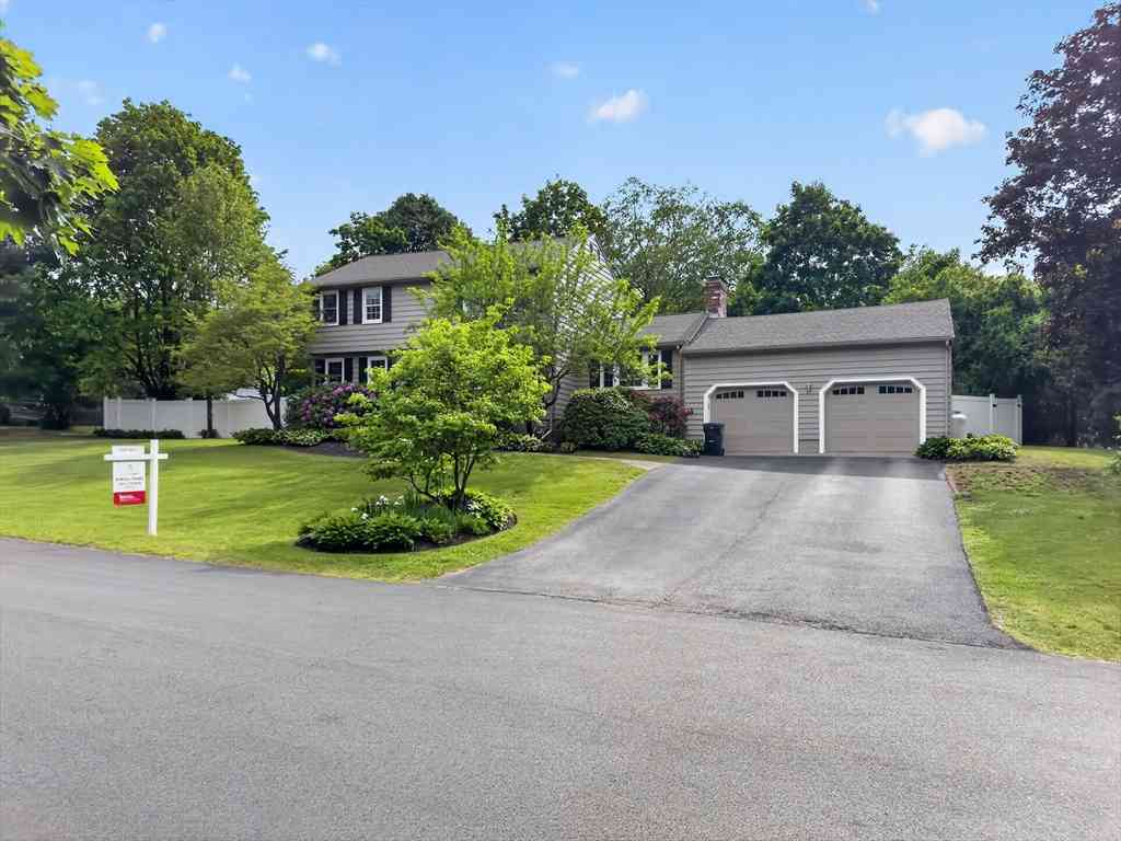 Homes For Sale - 19 Tilton Ln<br/> Andover, MA 01810