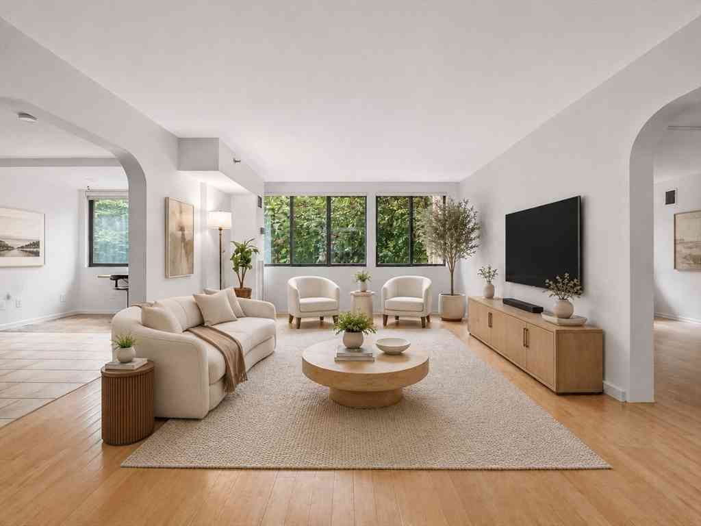 Condo For Sale - 1731 Beacon #202<br/> Brookline, MA 02445