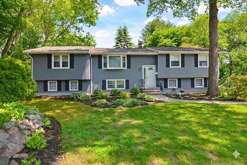 Homes For Sale - 19 Glen Dr<br/> Peabody, MA 01960