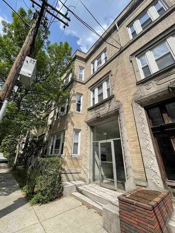 Apartment For Rent - 211 Saint Paul St #2<br/> Brookline, MA 02446