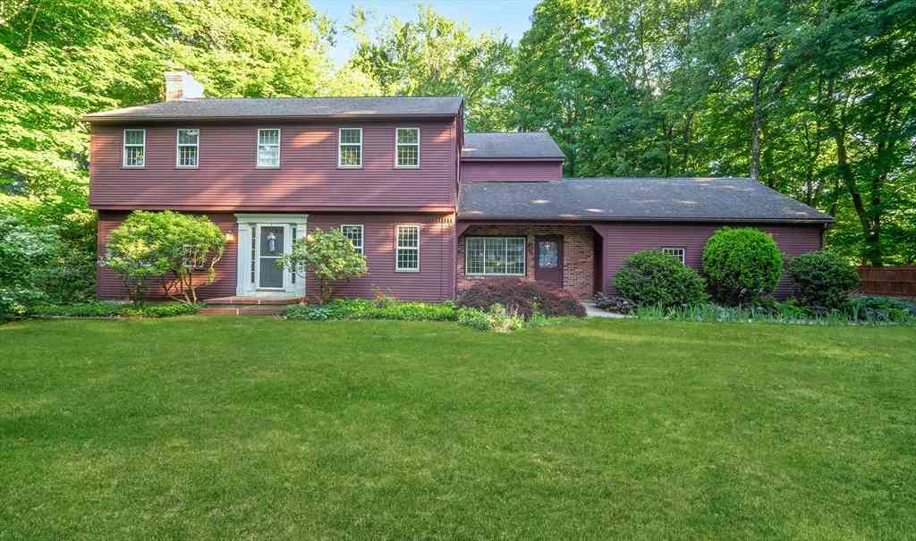 Homes For Sale - 84 Greenwich Rd<br/> Hampden County, East Longmeadow, MA 01028