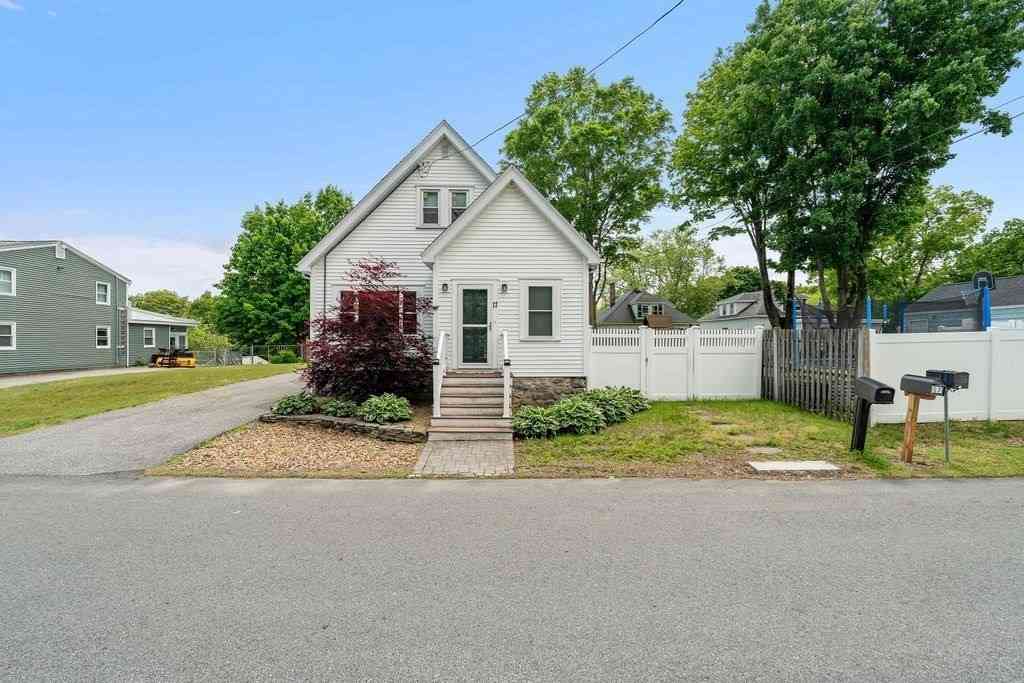 Homes For Sale - 17 Juliette St<br/> Andover, MA 01810