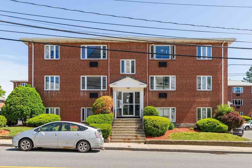 Condo For Sale - 121 Warren St #4<br/> Watertown, MA 02472