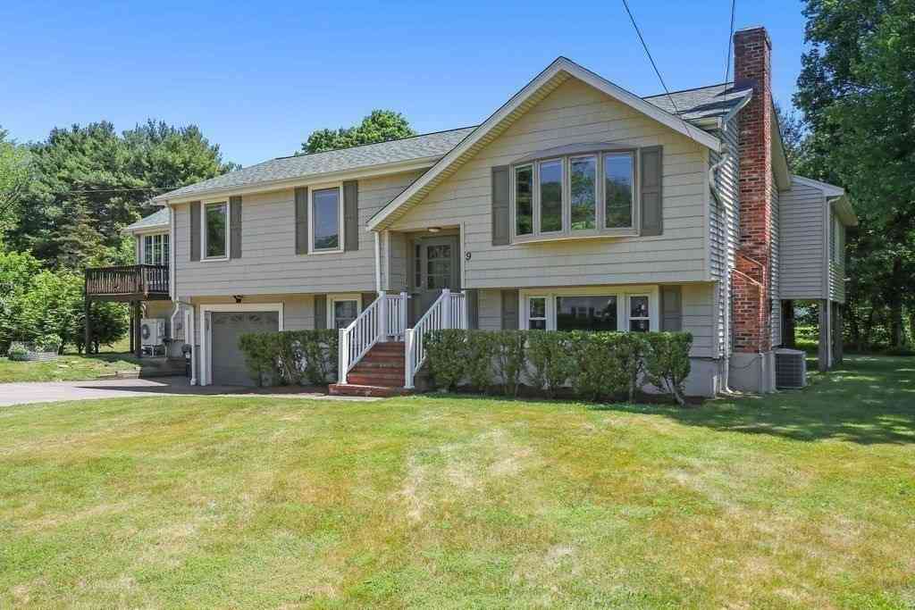 Homes For Sale - 9 Oak Dr<br/> Plainville, MA 02762