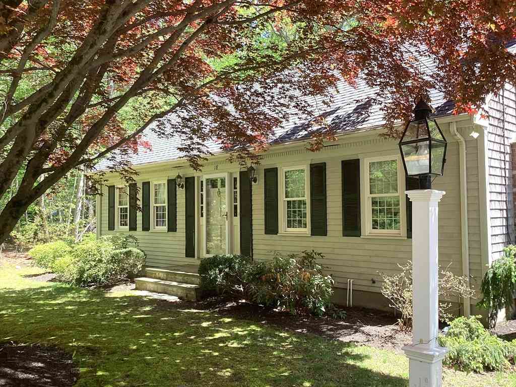 Homes For Sale - 18 Bennett Rd<br/> Rochester, MA 02770