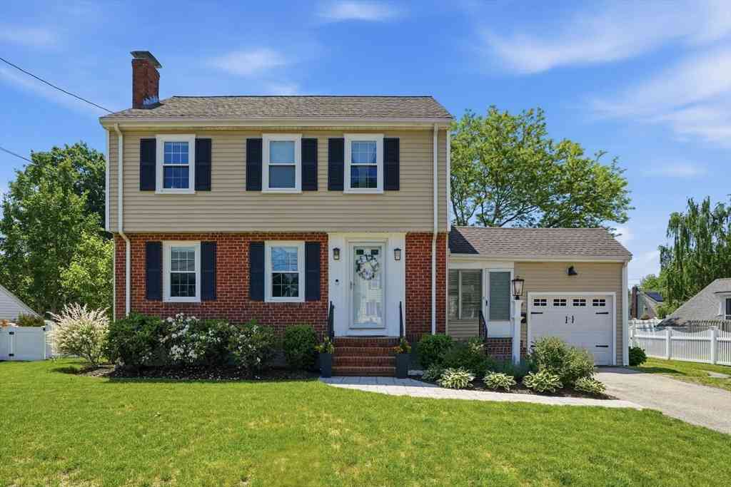 Homes For Sale - 13 Alden Rd<br/> Weymouth, MA 02188