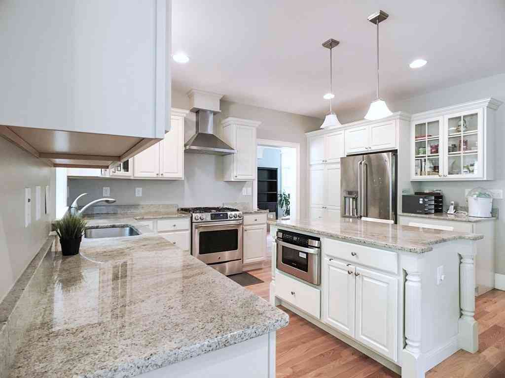 Homes For Rent - 10 Larch Rd #10<br/> Wellesley, MA 02482