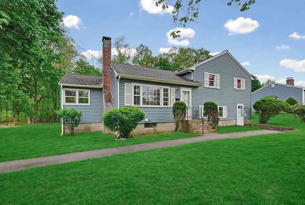 Homes For Sale - 31 Cold Spring Rd.<br/> Middlesex County, Holliston, MA 01746
