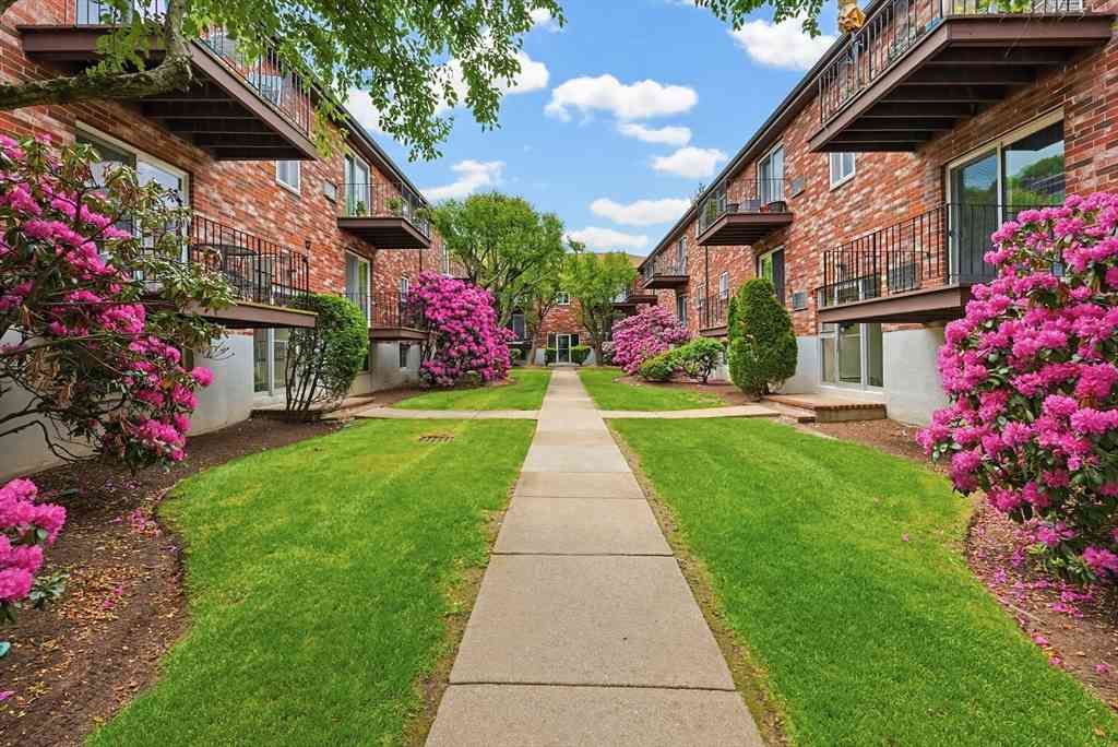 Condo For Sale - 21 Westgate Rd #4<br/> Boston, MA 02467
