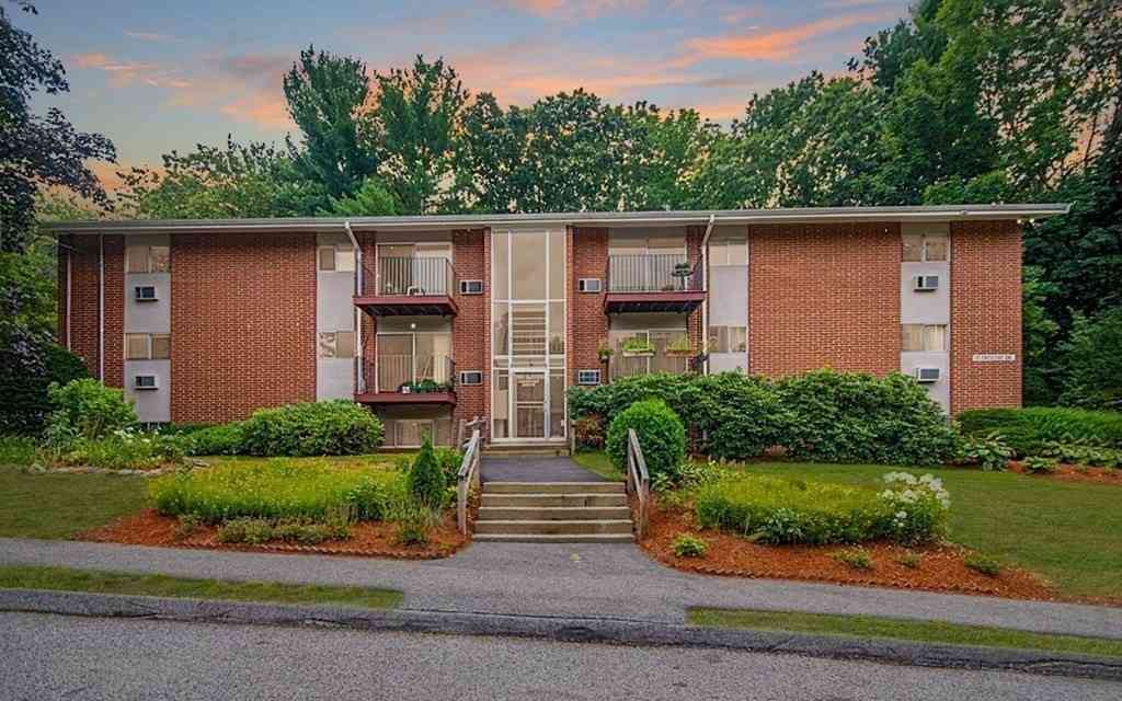 Condo For Sale - 10 Crescent Dr #6<br/> Andover, MA 01810
